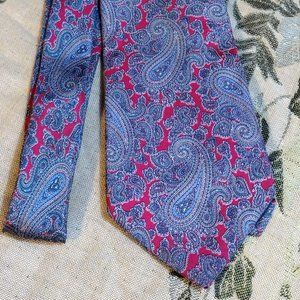 Winston & Co. || Red Paisley Tie